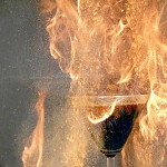 La flamme olympique. ותצא אש מכוהל ותבעיר את אבקת הקינמון